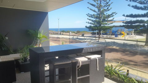 Mandurah Beach Front Apartment - Stays Accommodation 0