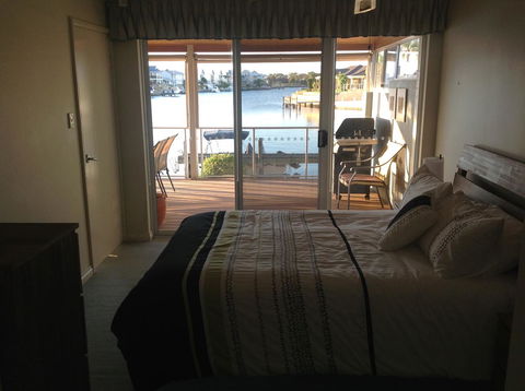 Waterside Canal Dreams - Stays Accommodation 17