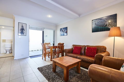 Fremantle Townhouse Unit 6 - Stayed 1