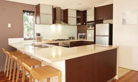 Central Avenue Apartments - Stayed 7