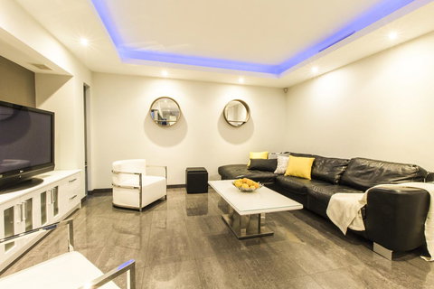 Ambar Villa Between City And Freo - Stayed 5