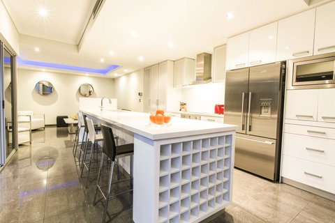 Ambar Villa Between City And Freo - Stayed 28