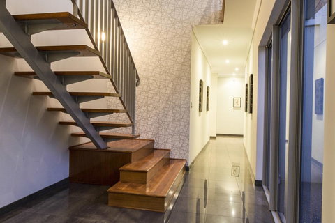 Ambar Villa Between City And Freo - Stayed 16