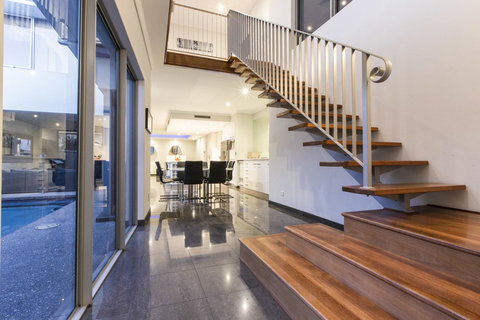 Ambar Villa Between City And Freo - Stayed 14