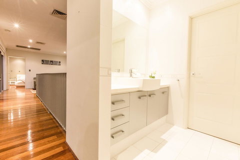 Ambar Villa Between City And Freo - Stayed 18