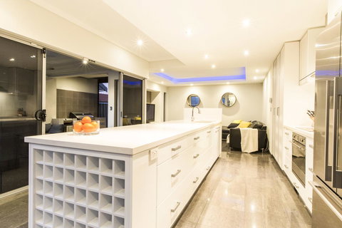 Ambar Villa Between City And Freo - Stayed 11