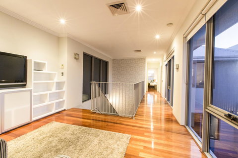 Ambar Villa Between City And Freo - Stayed 9