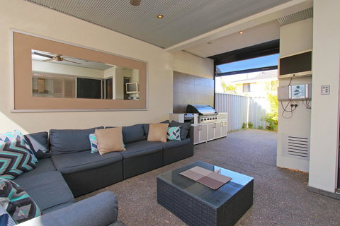 Ambar Villa Between City And Freo - Stayed 1