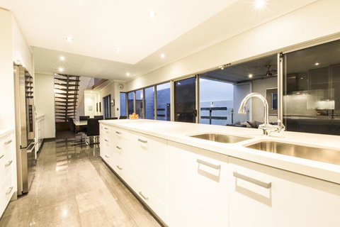 Ambar Villa Between City And Freo - Stayed 15