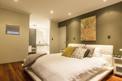 Ambar Villa Between City And Freo - Stayed 24