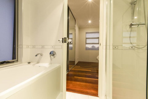 Ambar Villa Between City And Freo - Stayed 19