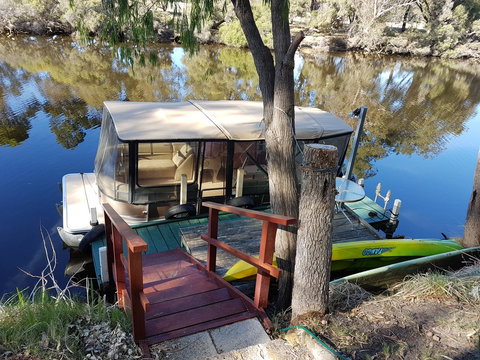 Amazing River House - Stays Accommodation 24
