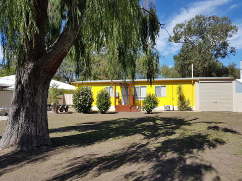 Amazing River House - Stays Accommodation 1