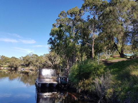 Amazing River House - Stays Accommodation 21