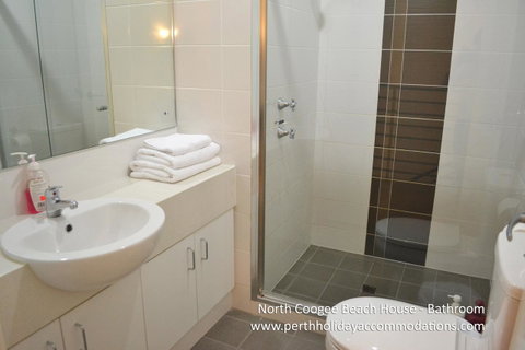 North Coogee Beach House - Stays Accommodation 11