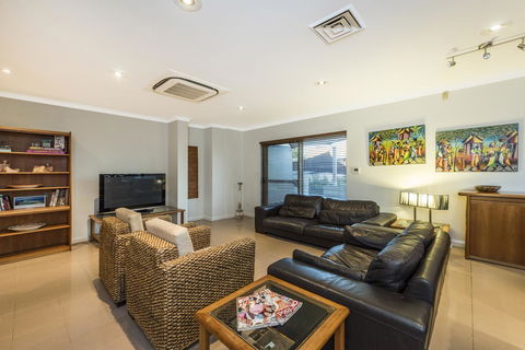 Perth Luxury Accommodation - Stayed 25