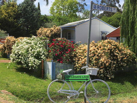 Applegate Lane Chalet - Stayed 2