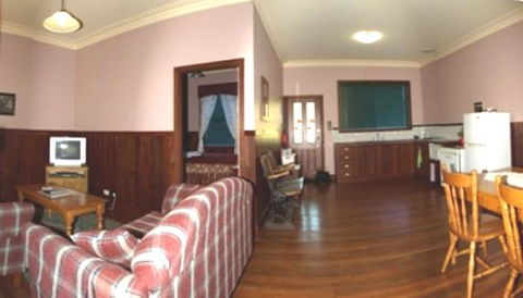 Pemberton Old Picture Theatre Holiday Apartments - Stayed 19