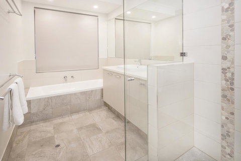 15 Cabot Close - Stayed 10