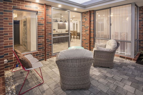 15 Cabot Close - Stayed 20