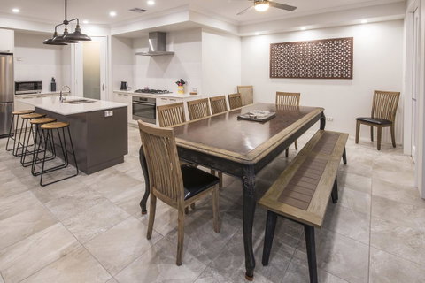 15 Cabot Close - Stayed 13