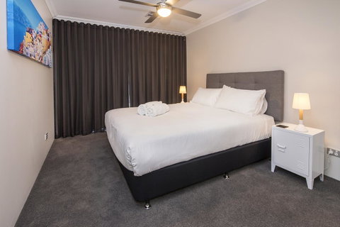 15 Cabot Close - Stayed 8