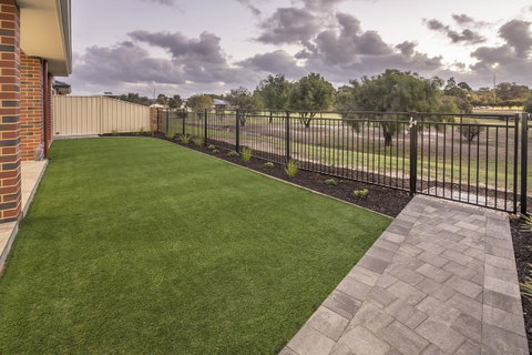 15 Cabot Close - Stayed 24