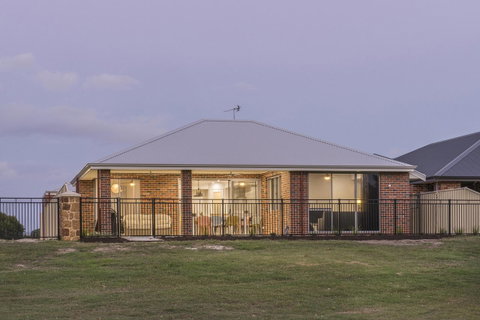 15 Cabot Close - Stayed 23