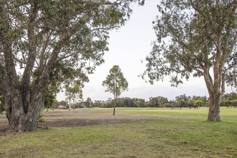 15 Cabot Close - Stayed 25