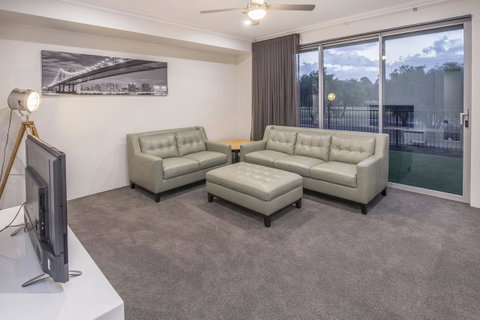 15 Cabot Close - Stayed 18