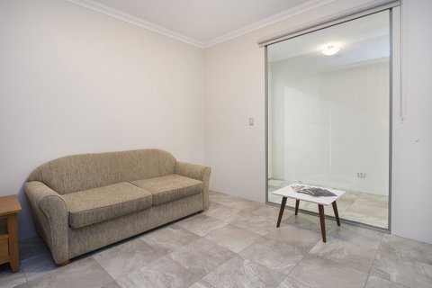 15 Cabot Close - Stayed 17