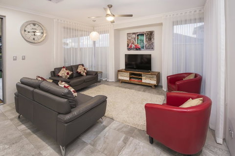 15 Cabot Close - Stayed 14