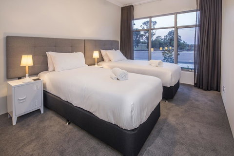 15 Cabot Close - Stayed 9