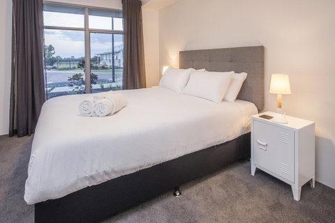 15 Cabot Close - Stayed 7