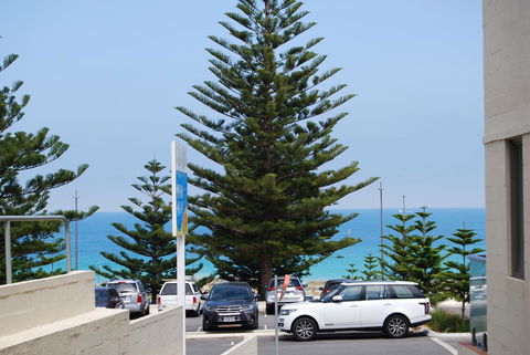 Absolute Beachfront Scarborough - Stayed 7
