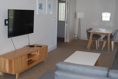 Absolute Beachfront Scarborough - Stayed 2