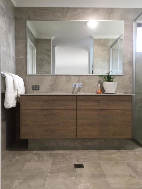 Eagle Bay House - Stayed 23
