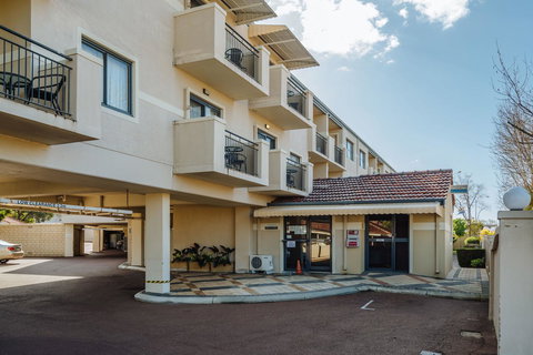 Canning Bridge Auto Lodge - Stayed 8