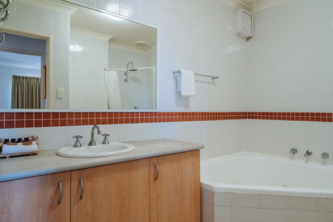 Canning Bridge Auto Lodge - Stayed 42