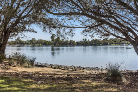 Ascot Quays Apartment 102 - Stayed 1
