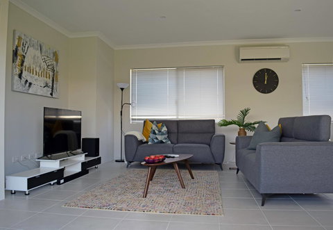 The Kingsleyâ€™s Place â€“ Piara Waters - Stays Accommodation 3