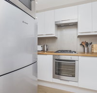 Gorgeous 26 1 bed designer fitout perfect location - Stays Accommodation