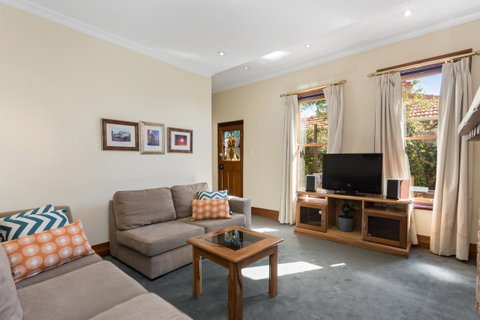 100 On South Callan Apartments - Stays Accommodation 2
