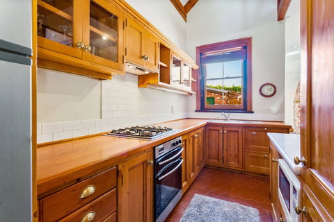 100 On South Callan Apartments - Stays Accommodation 4