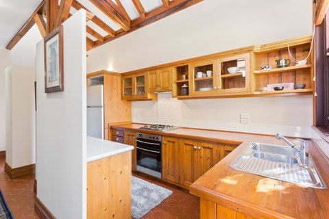 100 On South Callan Apartments - Stays Accommodation 7