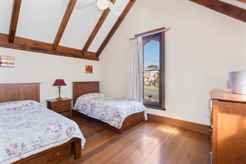 100 On South Callan Apartments - Stays Accommodation 12