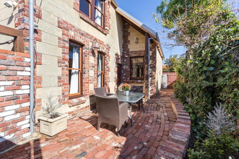 100 On South Callan Apartments - Stays Accommodation 24