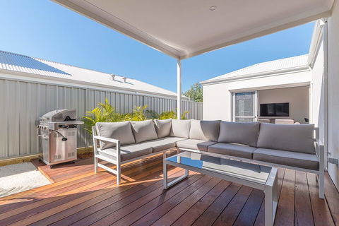 Karrinyup Waters Luxury House Rental - Stays Accommodation 17
