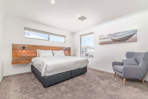 Karrinyup Waters Luxury House Rental - Stays Accommodation 5