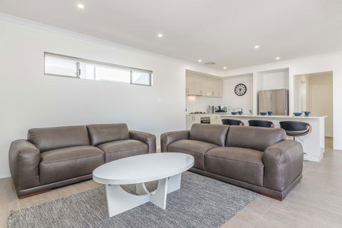Karrinyup Waters Luxury House Rental - Stays Accommodation 10